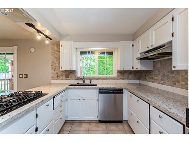 831 SW 28th St, Troutdale, OR 97060 - photo 7