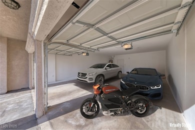 attached private 3 car tandem