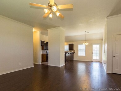 3215 E Hudson St, Broken Arrow, OK 74014 - photo 2