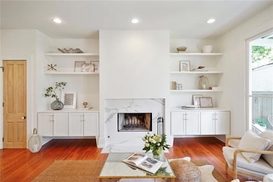 Gas fire place with stone surround