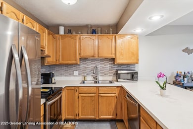 04-4119-Norfolk-Ct-Lansing-MI-48910-Wind