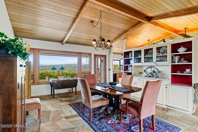 1081MaplewayRd-7