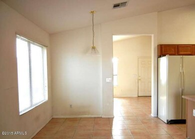 4_Dining Area to Living Rm & Front Dr
