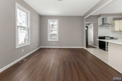 31 Halstead St, Newark, NJ 07106 - photo 4