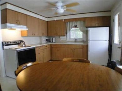 15 Davis St, Saugus, MA 01906 - photo 2