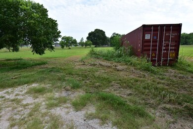 2100 Ducros St, Bay City, TX 77414 - photo 2