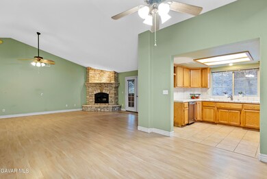 25900 Cumberland Rd, Tehachapi, CA 93561 - photo 7