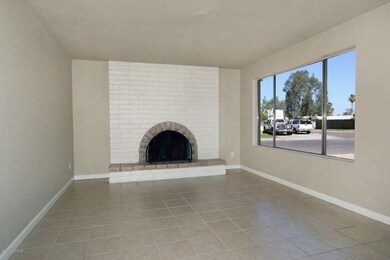 1645 W Wahalla Ln Phoenix AZ-large-008-W