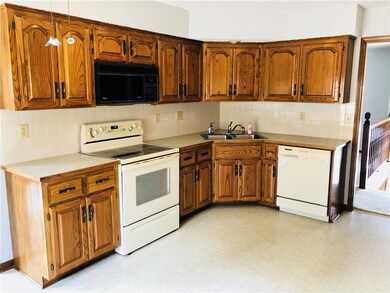 All appliances work and stay.