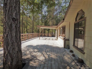 Front Deck - Southern Oregon Homes