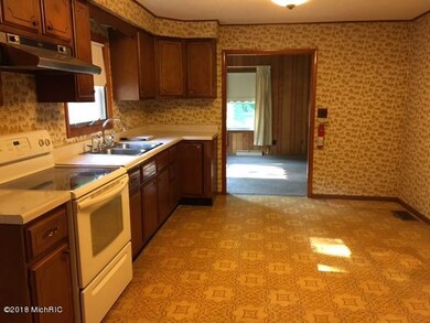 7546 W Martin Rd, Three Oaks, MI 49128 - photo 6