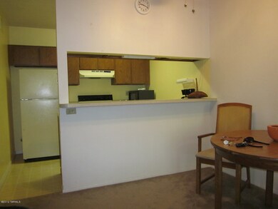 Breakfast Bar and Dining Area