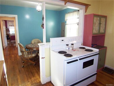 Kitchen is OPEN to Dining Room