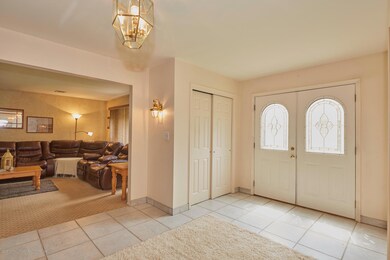 6 Apache Dr living rm and foyer