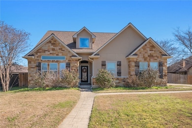 View of front of property featuring a front lawn