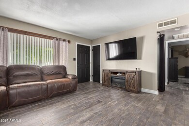 3319 W Marco Polo Rd unit 5, Phoenix, AZ 85027 - photo 2