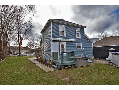 126 Woodbine St, Pawtucket, RI 02860 - photo 4