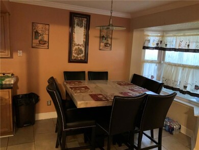 Kitchen eating area