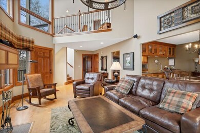 03_1501WWaterSt_Unit24_10001_LivingRoom_