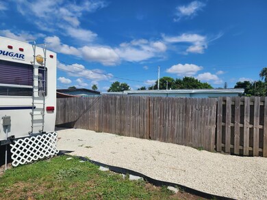 5672 Purdy Ln unit In The Back, West Palm Beach, FL 33415 - photo 4