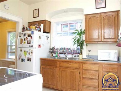 126 SW Broadmoor Ave, Topeka, KS 66606 - photo 4