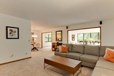 441 Holiday Hill Cir E, Jacksonville, FL 32216 - photo 5