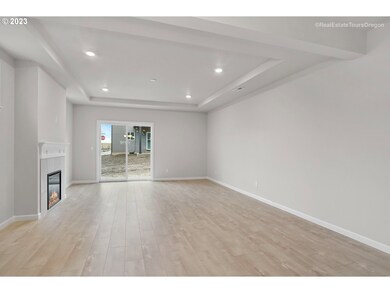 695 E Cleveland St, Carlton, OR 97111 - photo 4