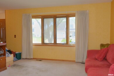 1524 W 49th St, Davenport, IA 52806 - photo 4