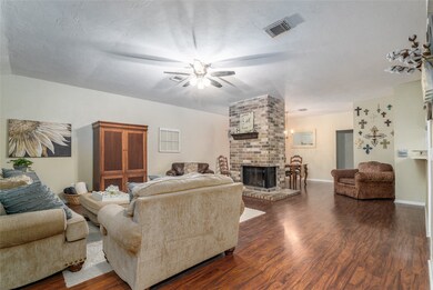 4006 Ashwood Dr, Pearland, TX 77584 - photo 3