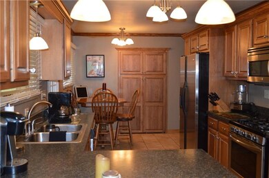 Fully equipped Eat-in-Kitchen