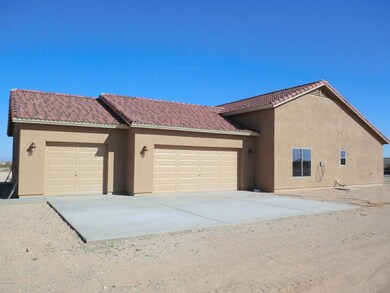 2311 3 CAR GARAGE