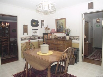 Eat-in area w/ crown molding and chair rail