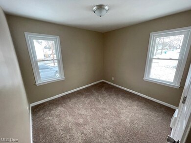 5537 Thomas St, Maple Heights, OH 44137 - photo 5