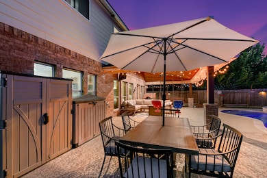 Extended concrete was used to have ample space for relaxing and entertaining. Bring the friends and family!