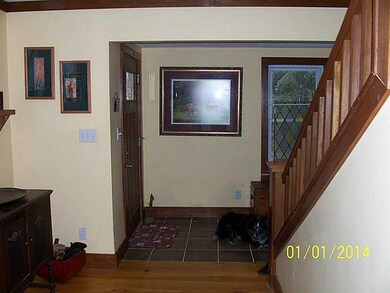 Entry/Foyer.