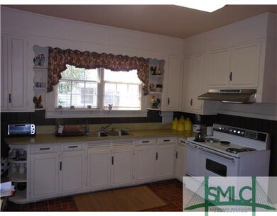 Kitchen. Large Kitchen with Pantry