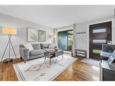 Living Room/Entrance
