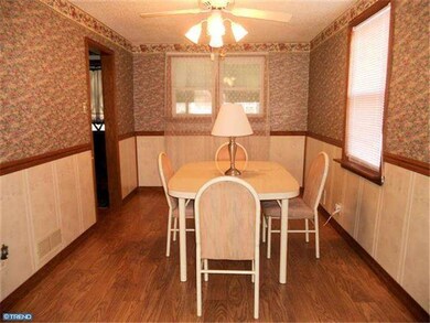 211 Evergreen Ave, Folsom, PA 19033 - photo 5