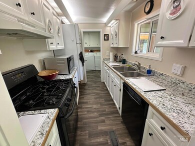 604 N 3rd St, Bellevue, ID 83313 - photo 6