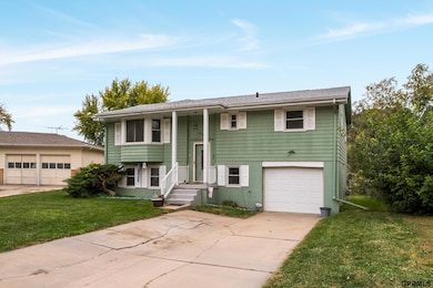 4606 N 54th Cir, Omaha, NE 68104 - photo 2