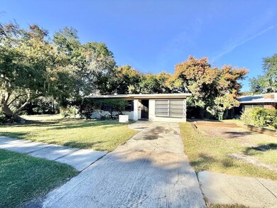 908 Griffin Rd, Leesburg, FL 34748 - photo 2