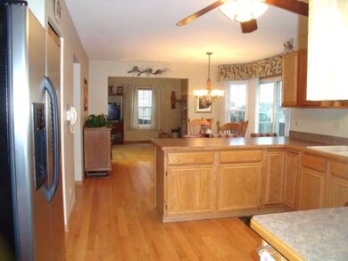 822 Brandt Dr, Lake In the Hills, IL 60156 - photo 7