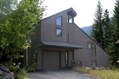 4352_spruce_way_unit_2_exterior_2