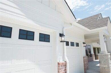 821 NE 21st St, Moore, OK 73160 - photo 4