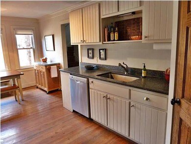 Another view of this great kitchen