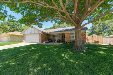 732 Highland Park Dr, Hurst, TX 76054 - photo 3