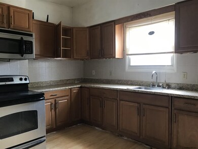 828 Lincoln Ave, Schenectady, NY 12307 - photo 3