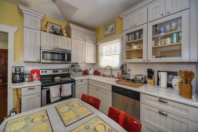 Eat In Kitchen