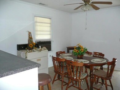 Eat-In Kitchen