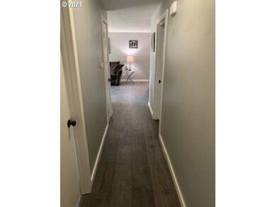 701 SW 20th Cir, Troutdale, OR 97060 - photo 7